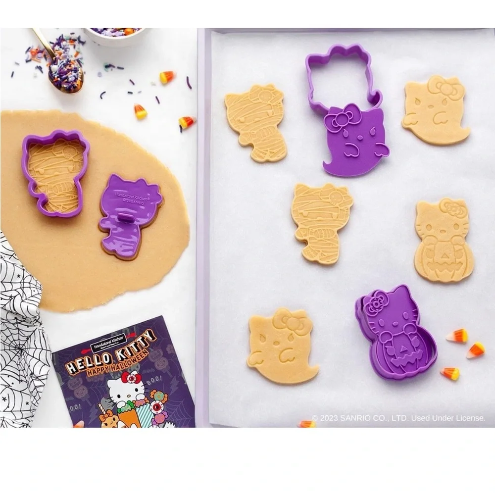 NWT Sanrio 50pc Hello Kitty Halloween Cookie Stamp and Frosting Set